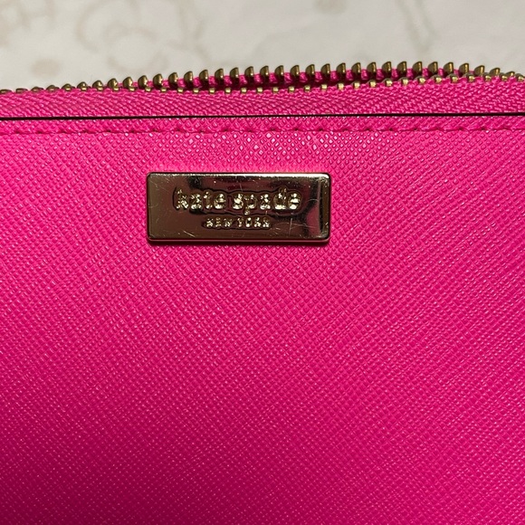 Kate Spade saffiano compact zipper bifold pink wallet - Picture 2 of 7